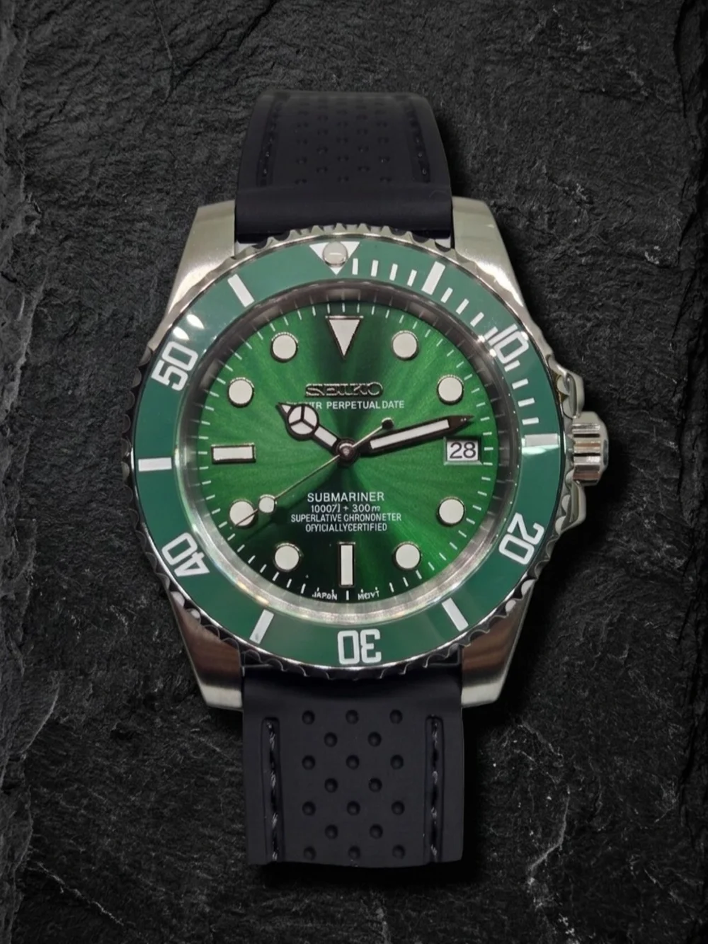 Custom 40mm Automatic Seiko Mod Watch NH35 Submariner Hulk